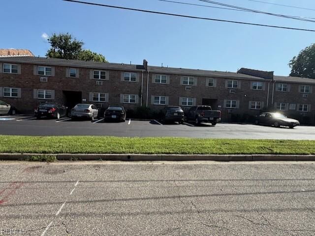 Property Photo: 1433 Kingston Ave 8 VA 23503