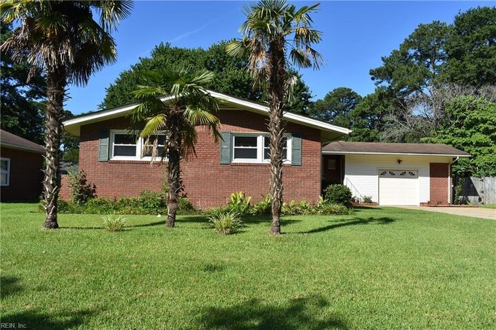 Property Photo: 216 Charlotte Dr VA 23701