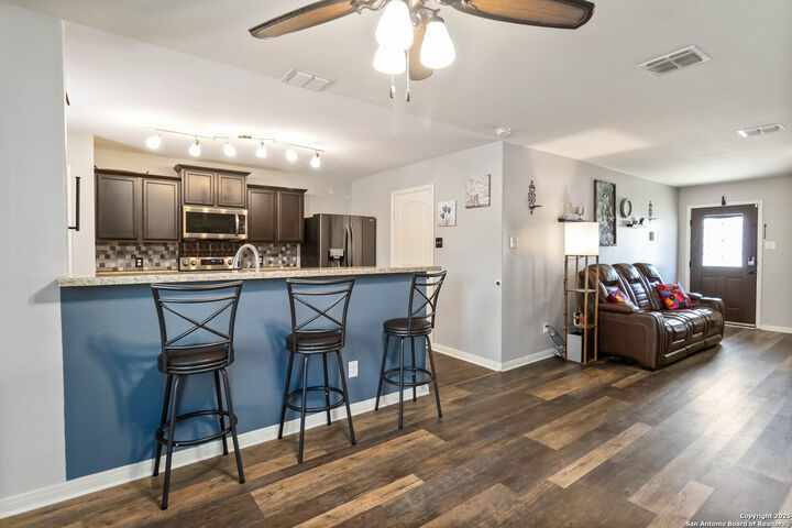 Property Photo: 6423 Woodcliff TX 78222
