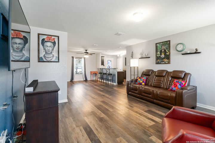 Property Photo: 6423 Woodcliff Bend TX 78222