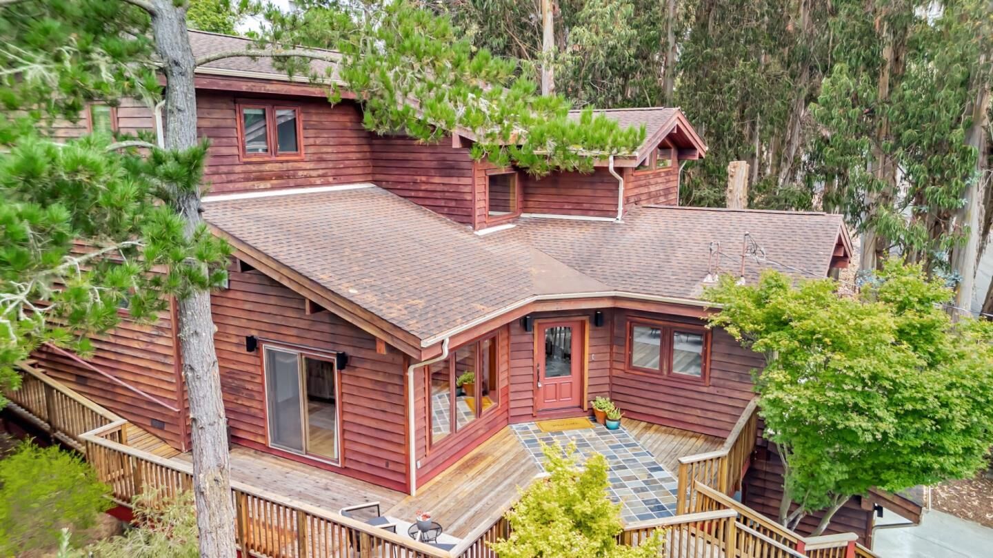 Property Photo: 555 Avenue Portola CA 94018