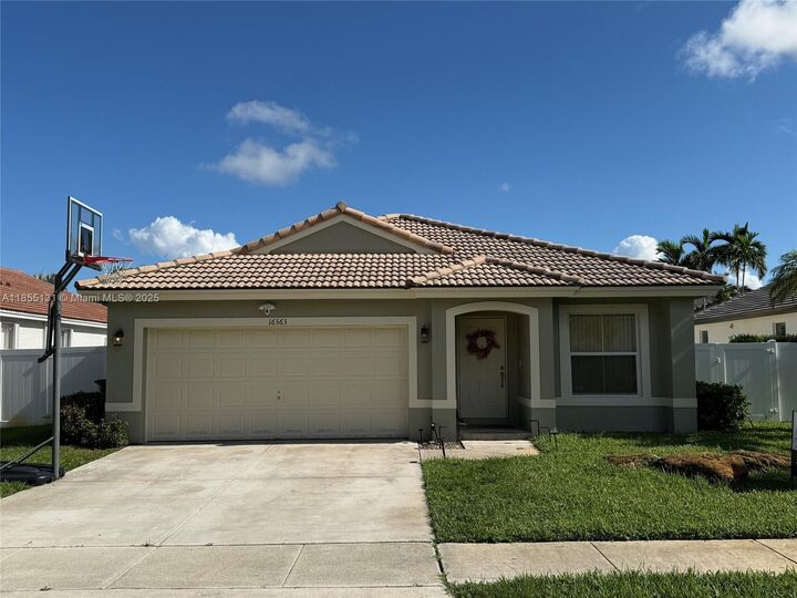 16363 SW 11th St  Pembroke Pines FL 33027 photo