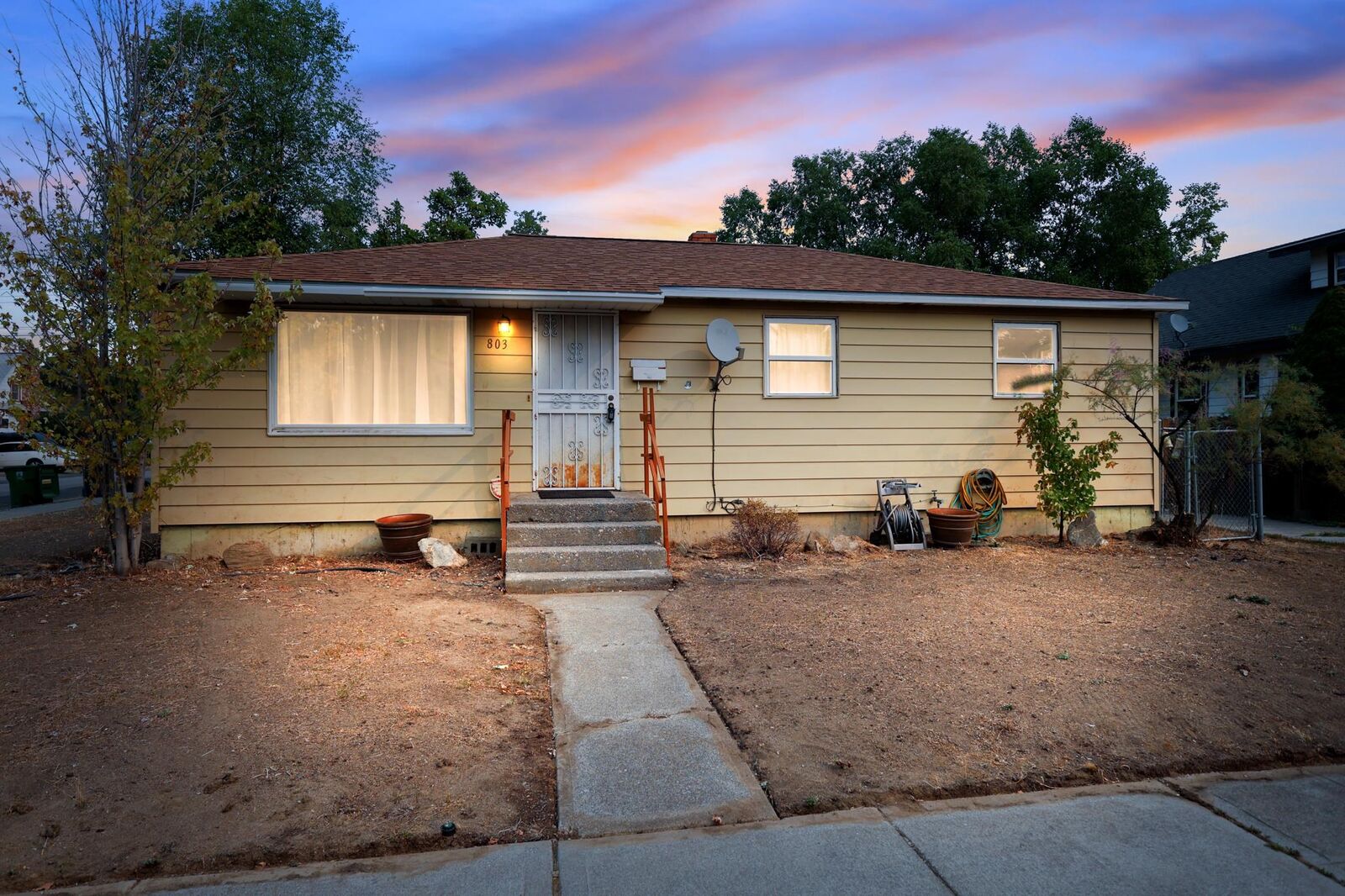 Property Photo:  803 E Princeton Ave  WA 99207 