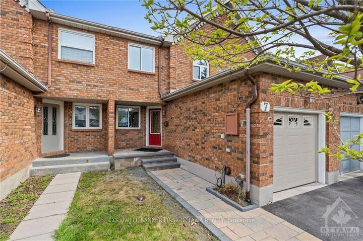 Property Photo:  7 Robarts Crescent  ON K2L 3Z6 