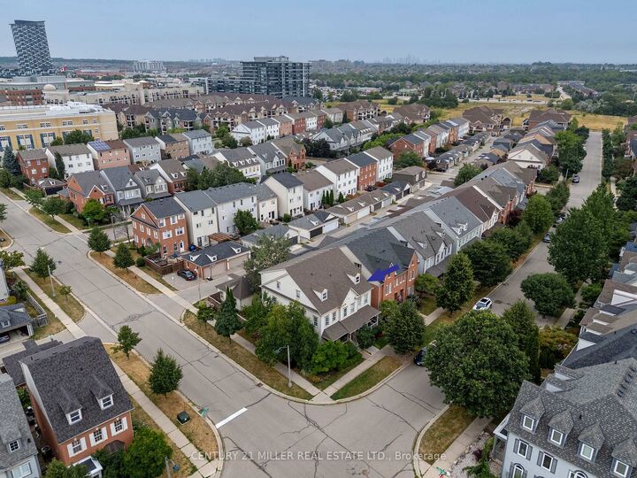 Photo de la propriété: 203 Gatwick Drive ON L6H 6T6