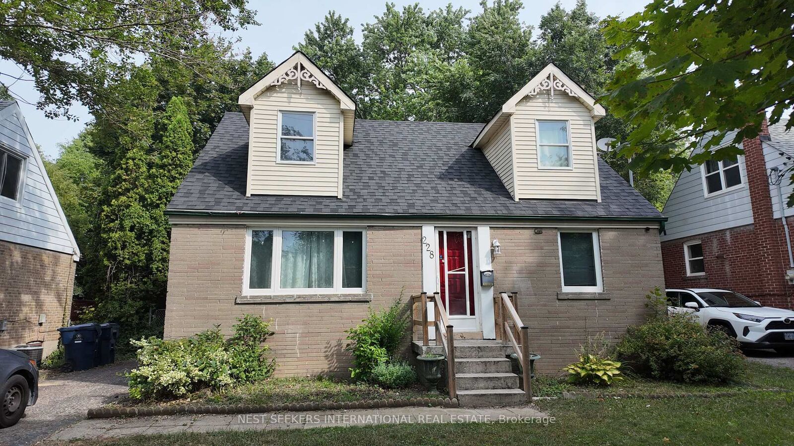 Property Photo: 228 Oakridge Drive ON M1M 2B3