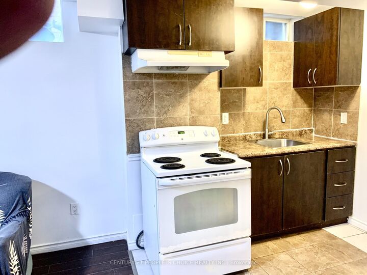 Photo de la propriété:  40 Palm Tree Road Bsmt  ON L6V 4N6 