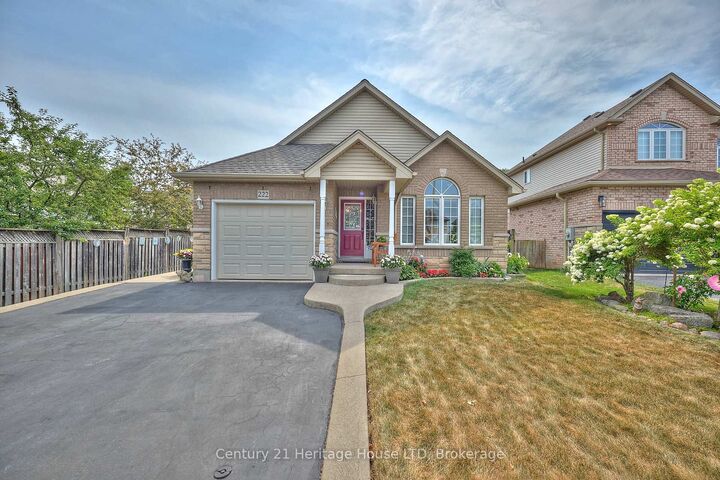 Photo de la propriété: 222 Dorchester Drive ON L3M 5K8