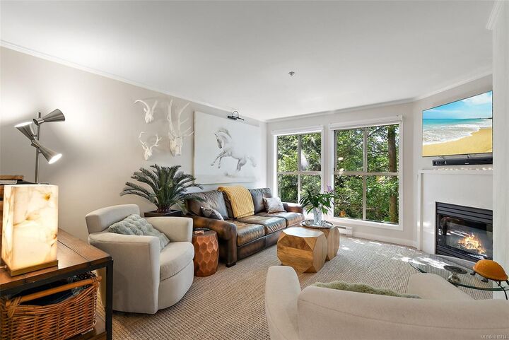 Photo de la propriété:  3363 Glasgow Ave 305  BC V8X 1M5 