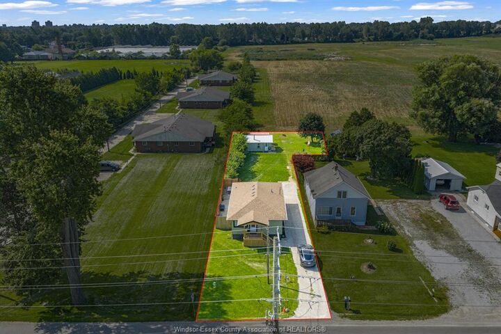 Property Photo: 520 Mersea Rd 3 ON N8H 3V5