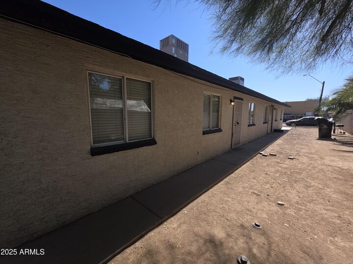 Property Photo:  1001 N 32nd Avenue  AZ 85009 