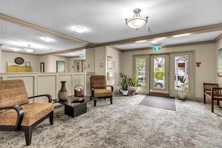 Property Photo:  1458 Blackwood Street 204  BC V4B 3V4 