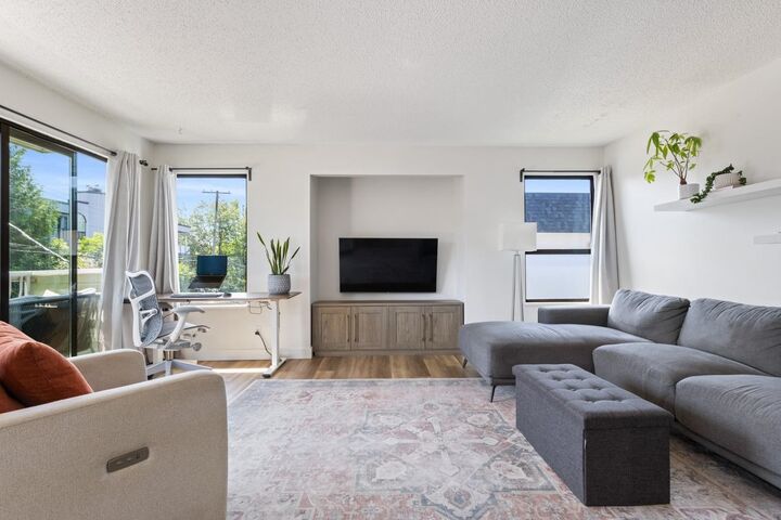 Property Photo: 642 E 7th Avenue 305 BC V5T 1P1