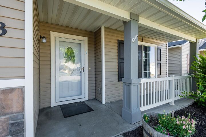 Property Photo: 733 W Ramsbrook St ID 83646