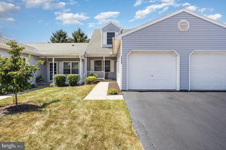 Property Photo: 1029 Village Way PA 17404
