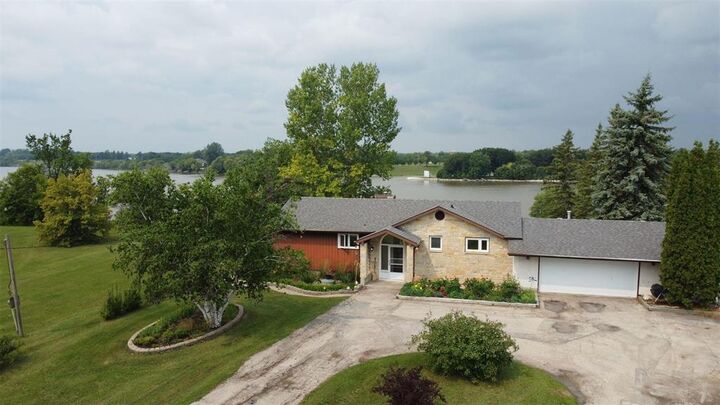 Property Photo:  6802 Henderson Highway  MB R1C 0E1 