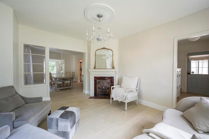 Property Photo: 151 Oakview Avenue MB R2K 0R9