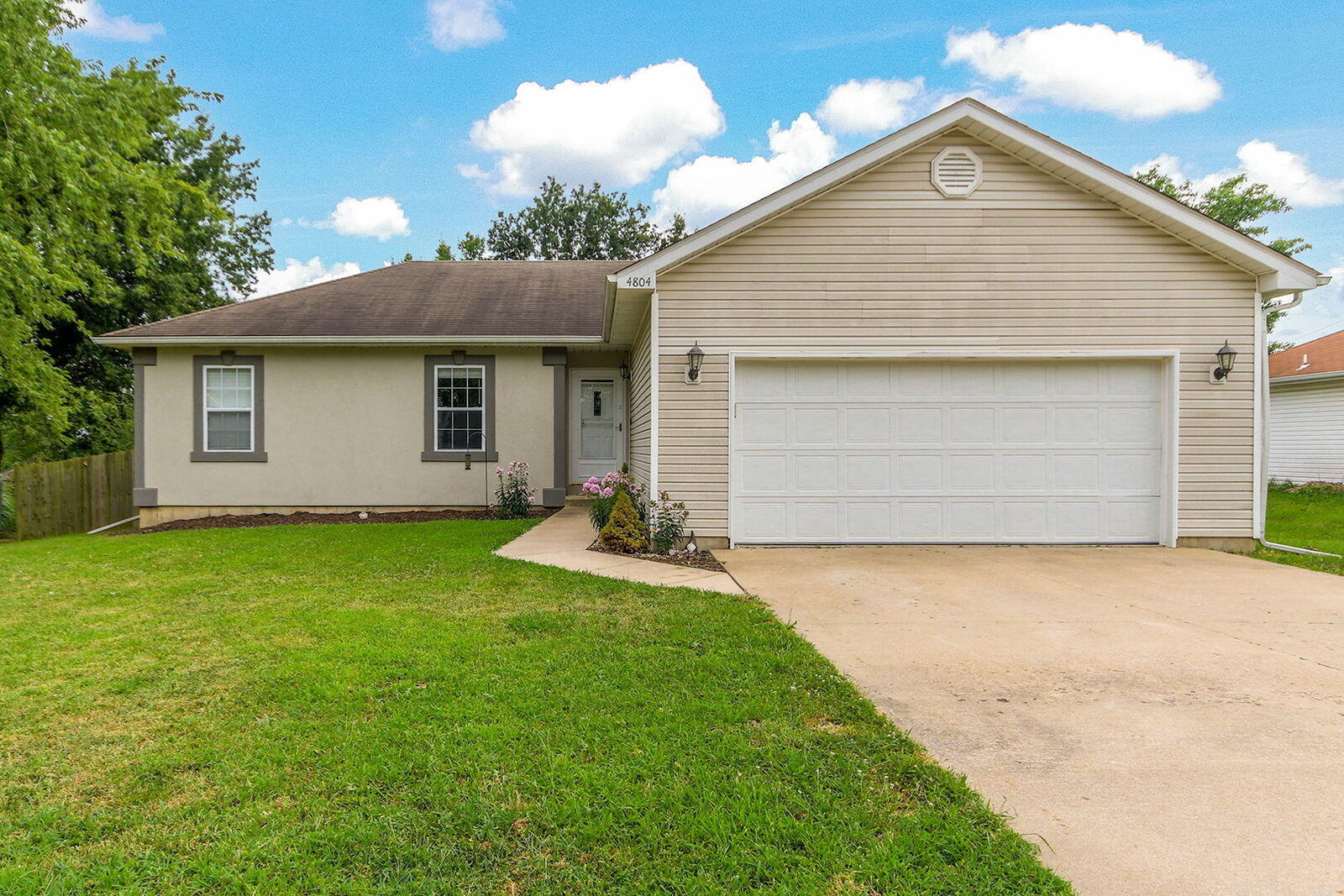 Property Photo: 4804 Orchard Ln MO 65202