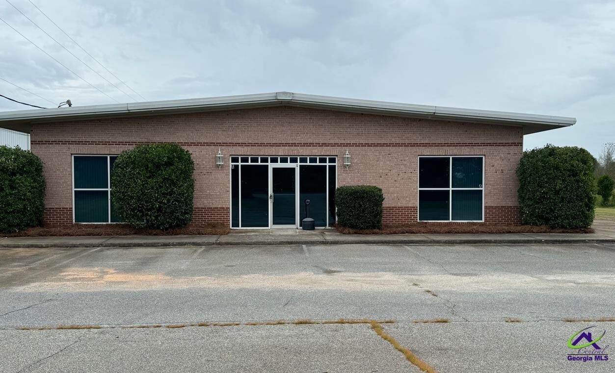 Property Photo:  103 Industrial Park Drive  GA 31069 