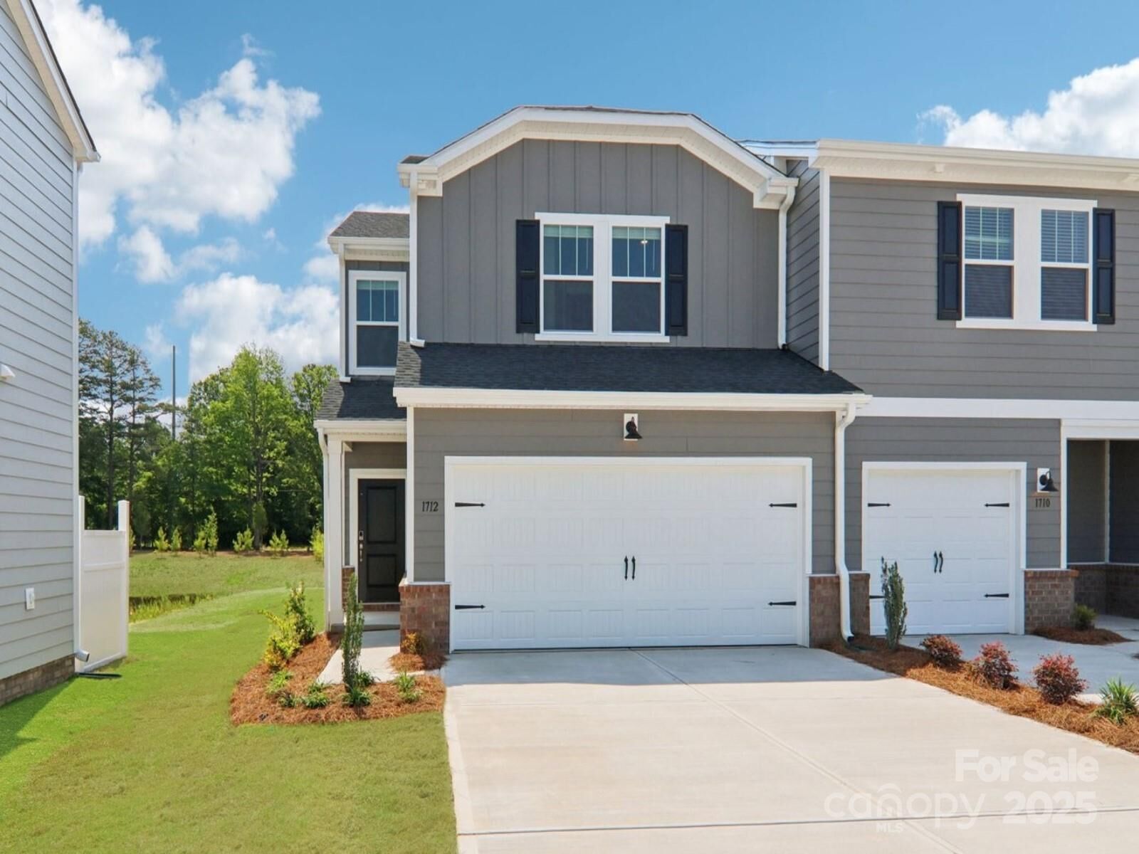 Property Photo: 1725 Braemar Village Drive NC 28110