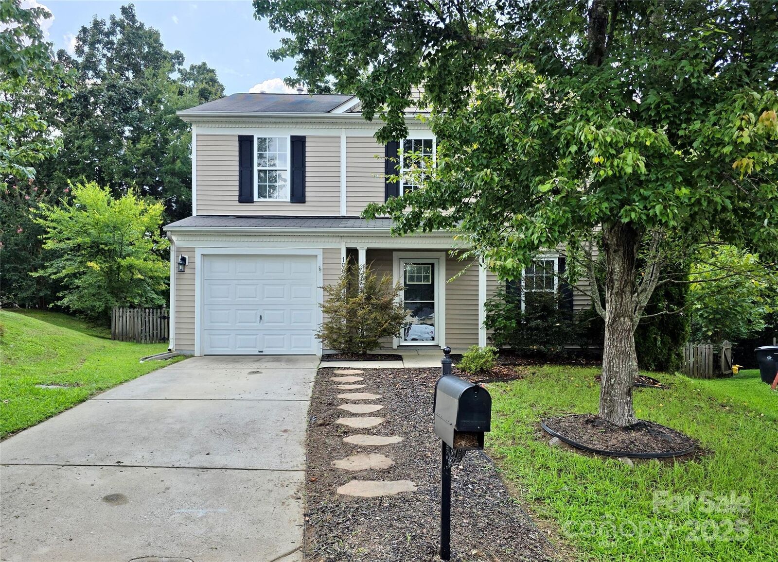 Property Photo: 10609 Spring Rain Court NC 28278