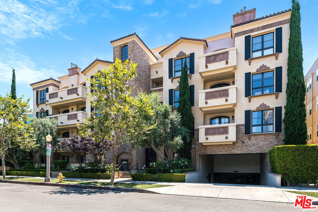 Property Photo: 12026 Hoffman St CA 91604