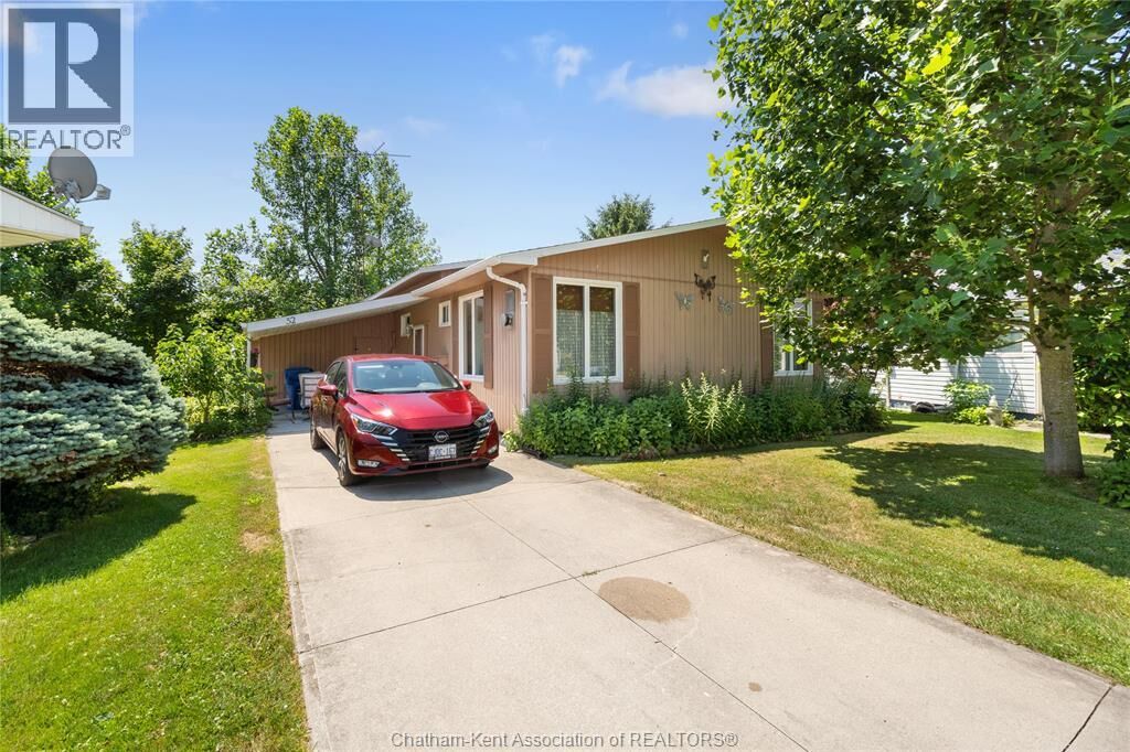 Property Photo:  22220 Charing Cross Road 52  ON N7M 5V8 