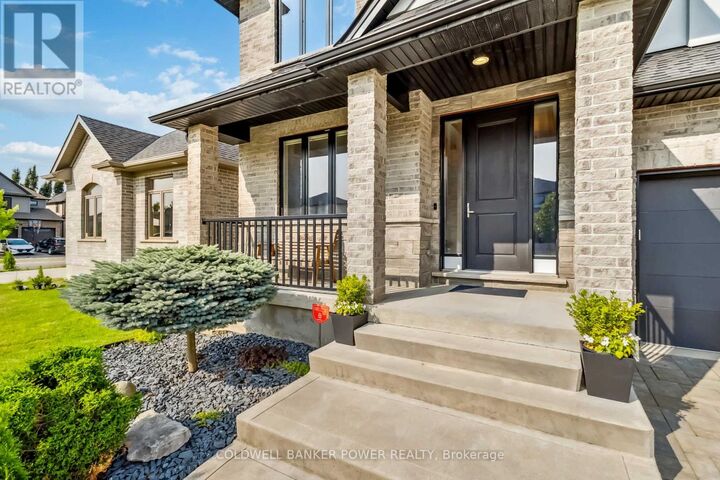 Property Photo:  1090 Eagletrace Drive  ON N6G 0S4 