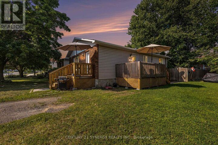 Property Photo:  389 Thomas Street  ON K7C 3Z3 