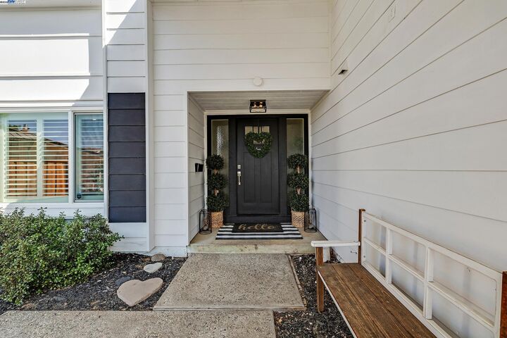 Property Photo:  2157 Farmington Pl  CA 94550 