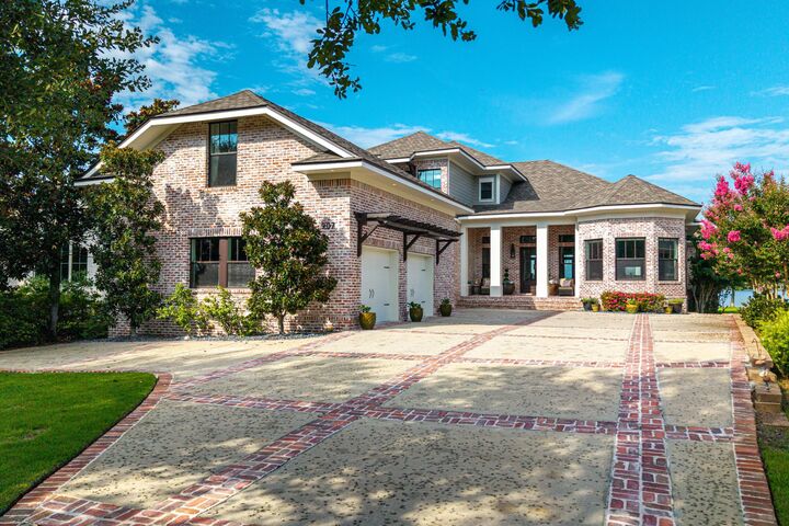 Property Photo:  907 Peacock'S Point Drive  FL 32541 
