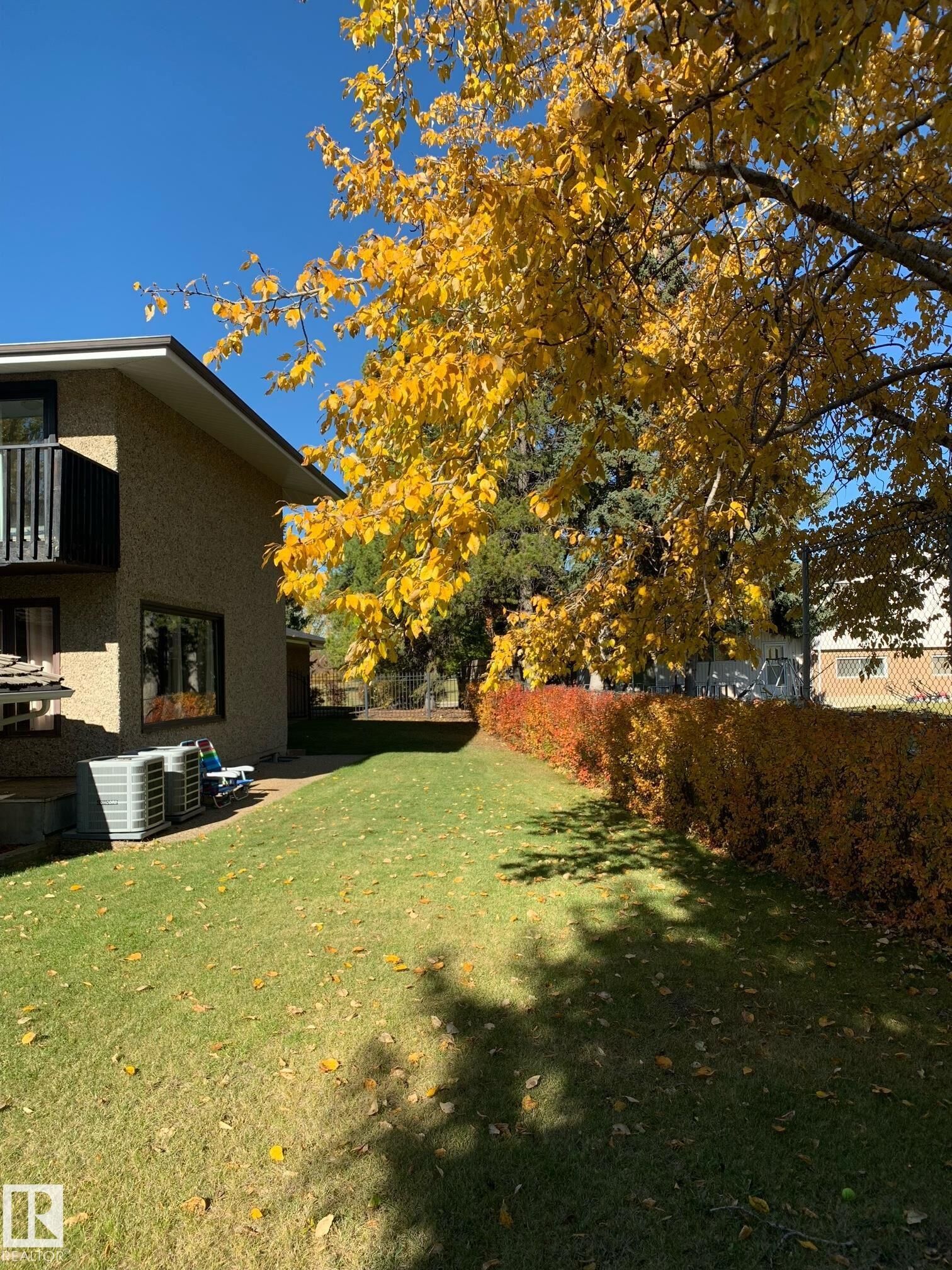 Photo de la propriété: 23 Westbrook Drive NW AB T6J 2C8