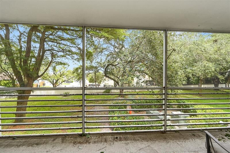 Property Photo: 1901 Bermuda Cir F2 FL 33066