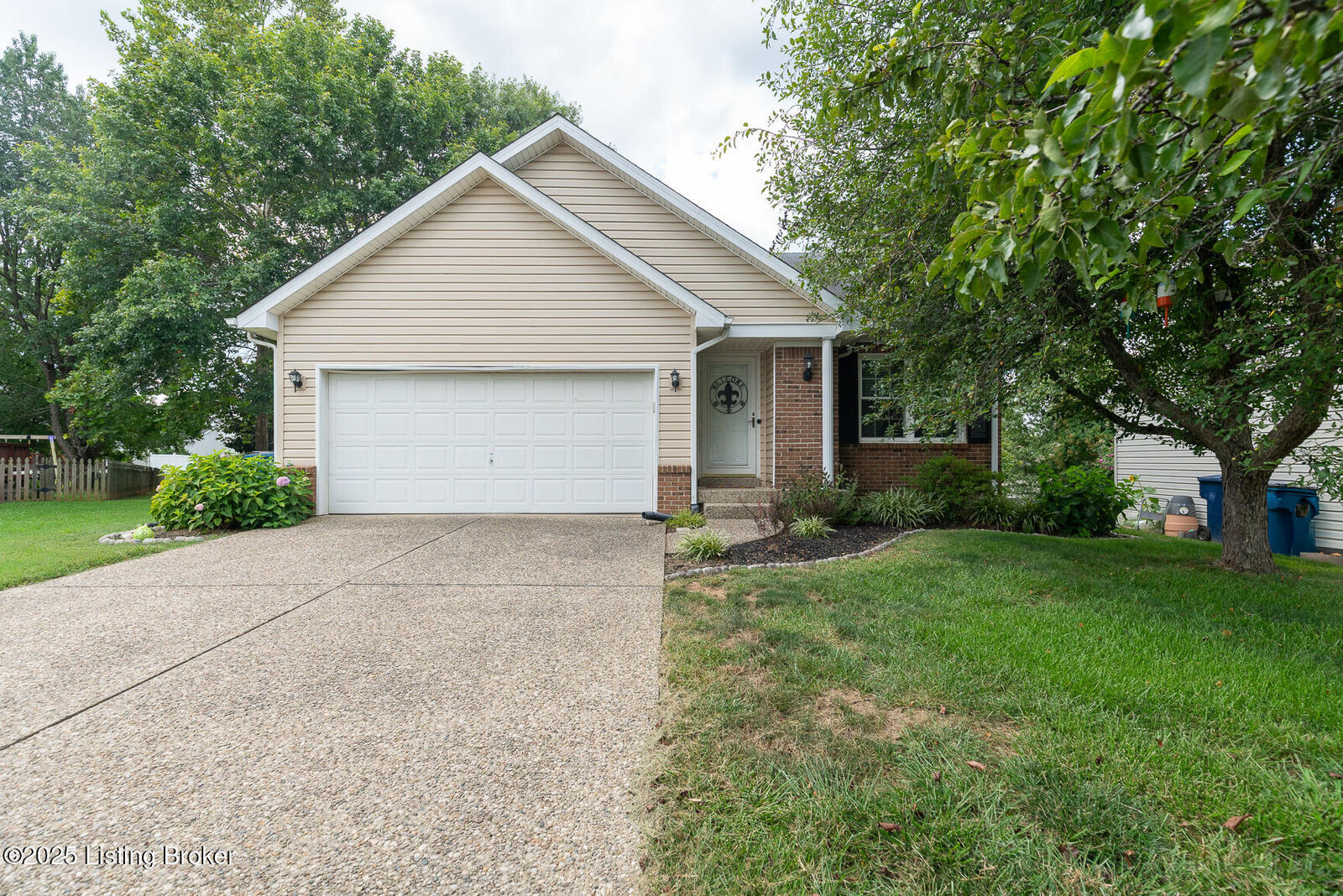 Property Photo:  10910 Aspenview Ct  KY 40299 