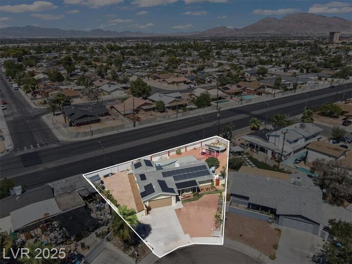 Property Photo: 3318 Bancroft Circle NV 89121