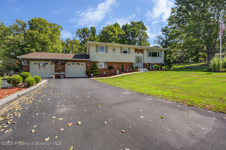 Property Photo:  143 Beech Road  PA 18444 
