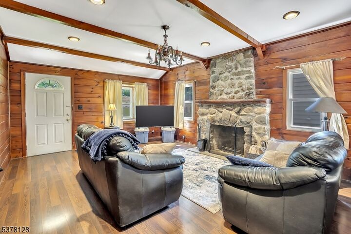 Property Photo:  76 Hillside Rd  NJ 07871 