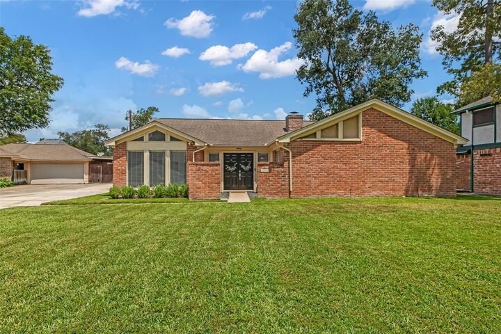 Property Photo: 506 Hickory Ridge Drive TX 77381