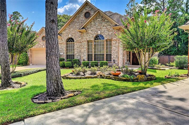 Property Photo:  7 N Spring Brook Court Court  TX 77382 