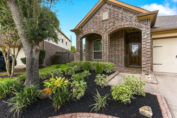 Property Photo: 4950 Ginger Bluff Trail TX 77494