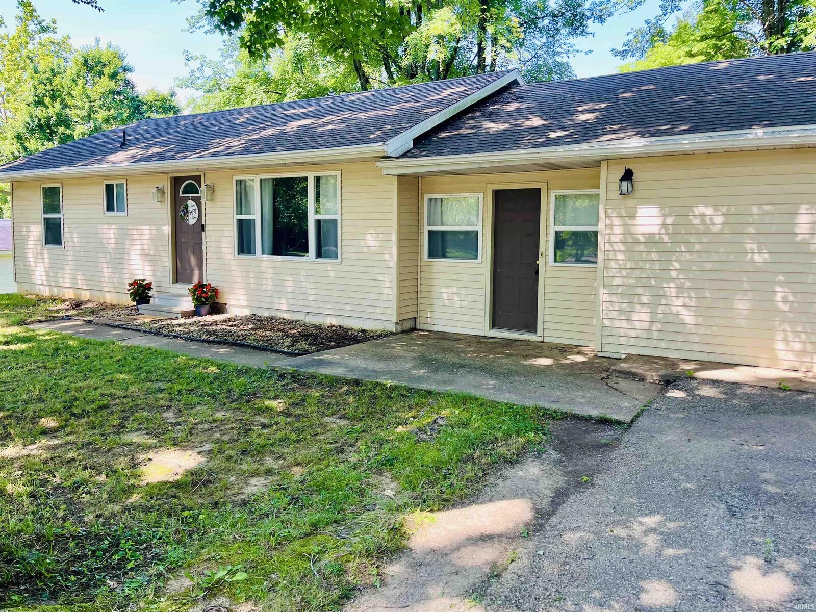 Property Photo: 611 Russell Road IN 47610