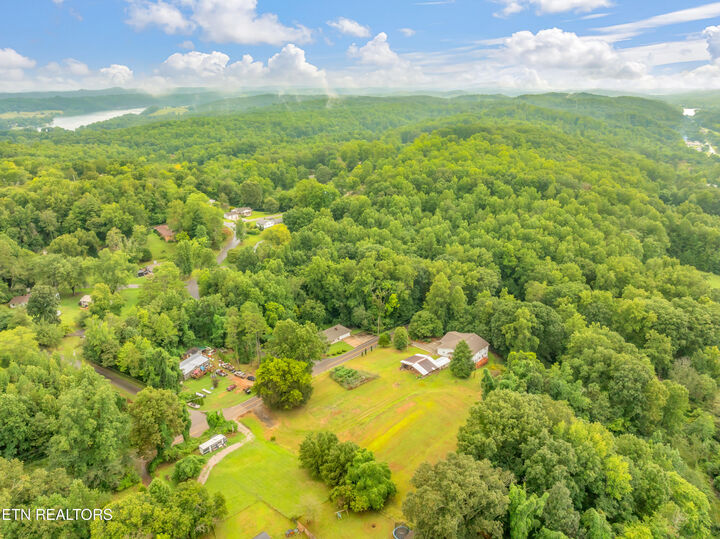 Property Photo: 233 Duncan Hollow Rd TN 37748