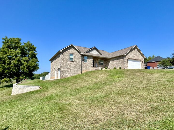 Property Photo: 201 Clear Lake Drive KY 42503
