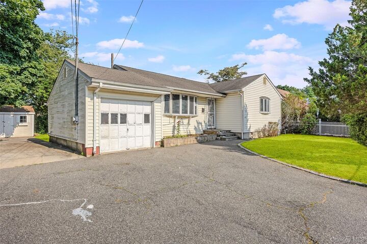 201 Hilltop Drive  Brentwood NY 11717 photo