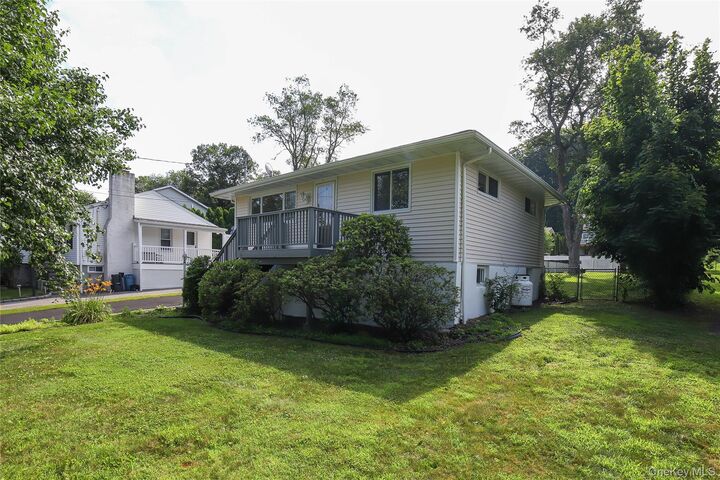 Property Photo:  66 Putnam Road  NY 10567 