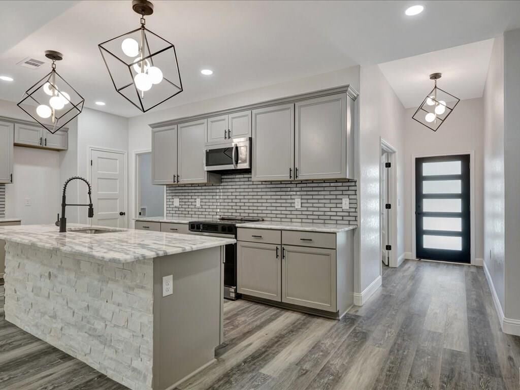 Property Photo:  1618 Paul Avenue  TX 75901 