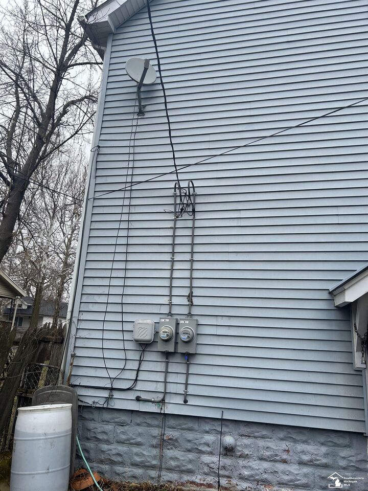Property Photo: 455 Kitchener MI 48215