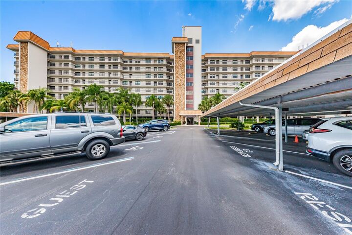 Property Photo: 5400 Park Street N 609 FL 33709
