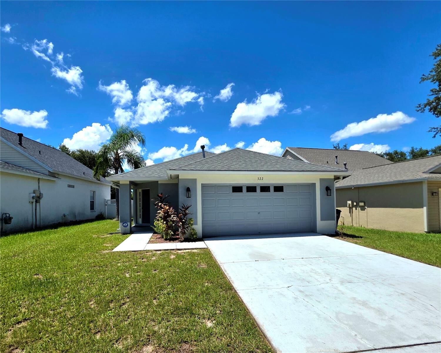 Property Photo: 322 Summer Sails Drive FL 33594