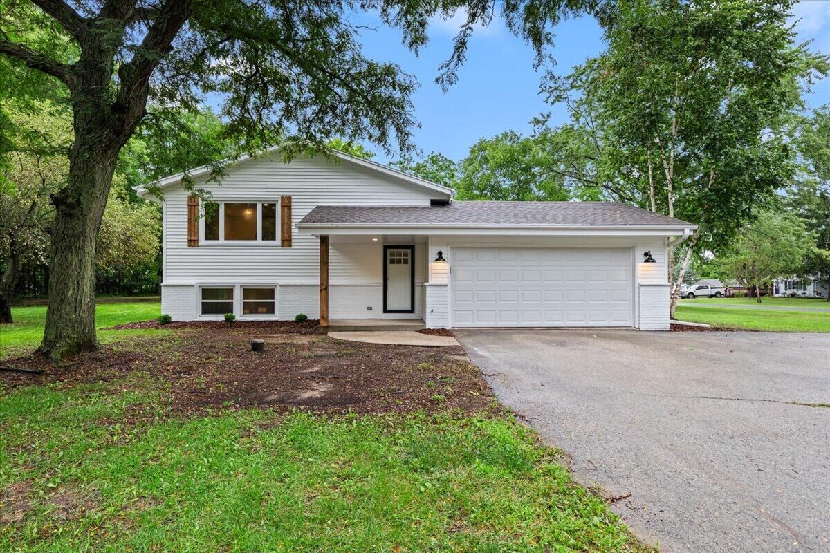 Property Photo: 7171 N Trenton Rd WI 53090
